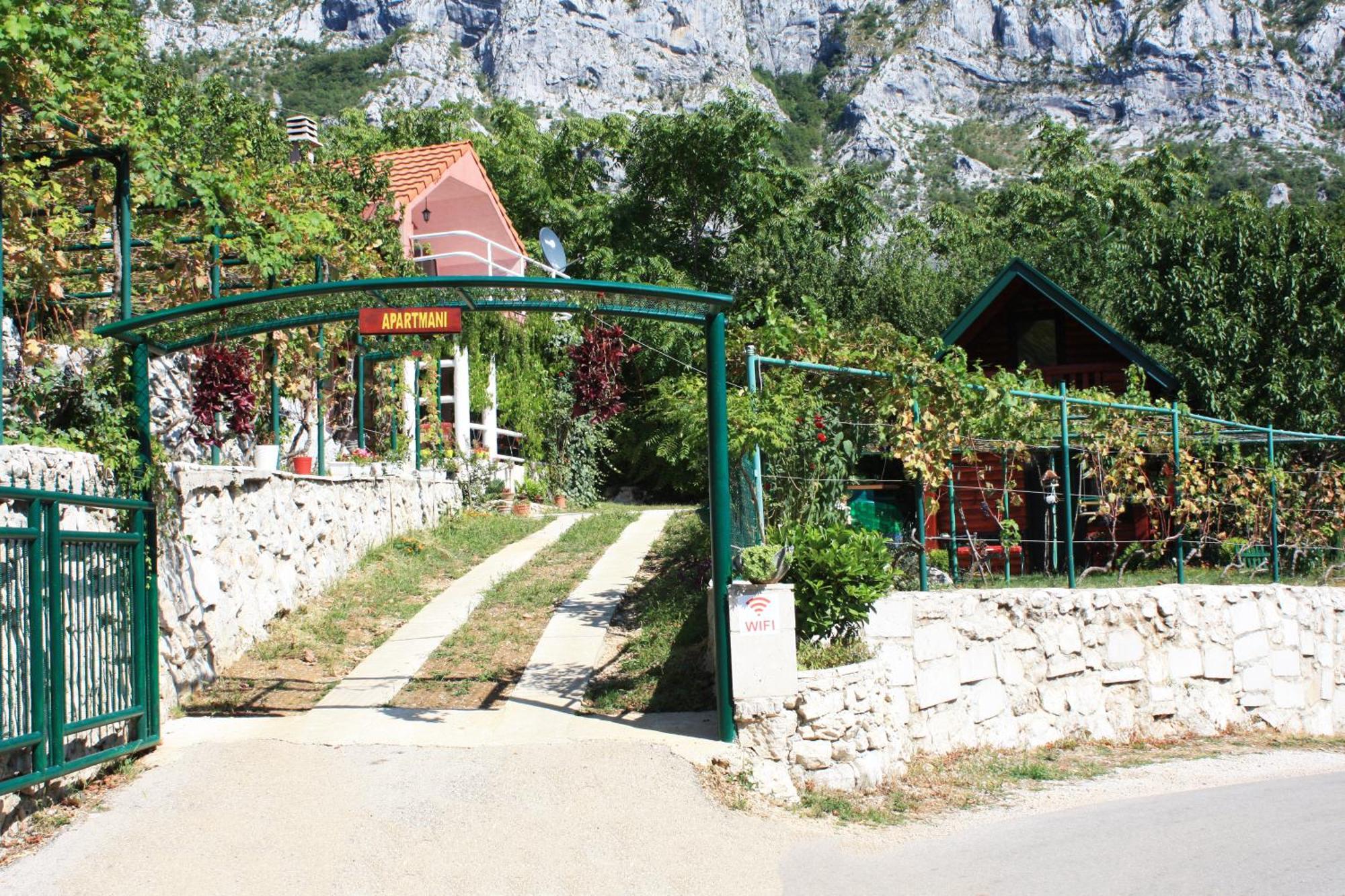 Holiday Village Ostrog Nikšić Εξωτερικό φωτογραφία